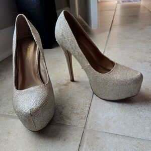 Dream Pairs Light Gold Shimmer Platform Heels 7.5